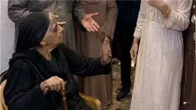 جدتي عندها 90 سنه جات تزورني في بيت جوزي لاول مره